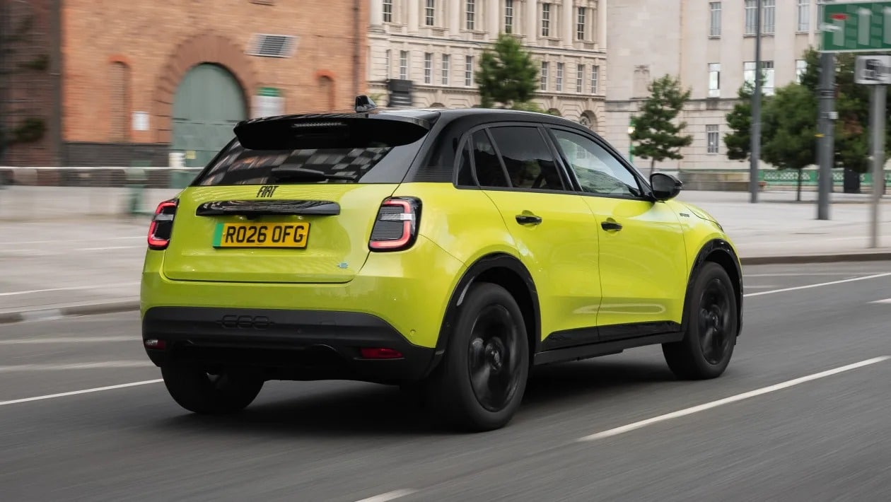 Fiat 600 Hybrid Sport: Η νέα έκδοση που μοιάζει με Abarth, αλλά δεν είναι