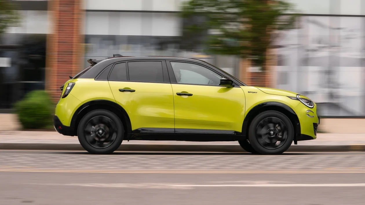 Fiat 600 Hybrid Sport: Η νέα έκδοση που μοιάζει με Abarth, αλλά δεν είναι