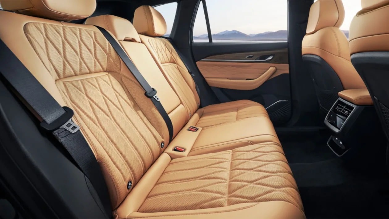 Geely Monjaro: Υβριδικό «καναπεδάτο» SUV έρχεται στην Ευρώπη