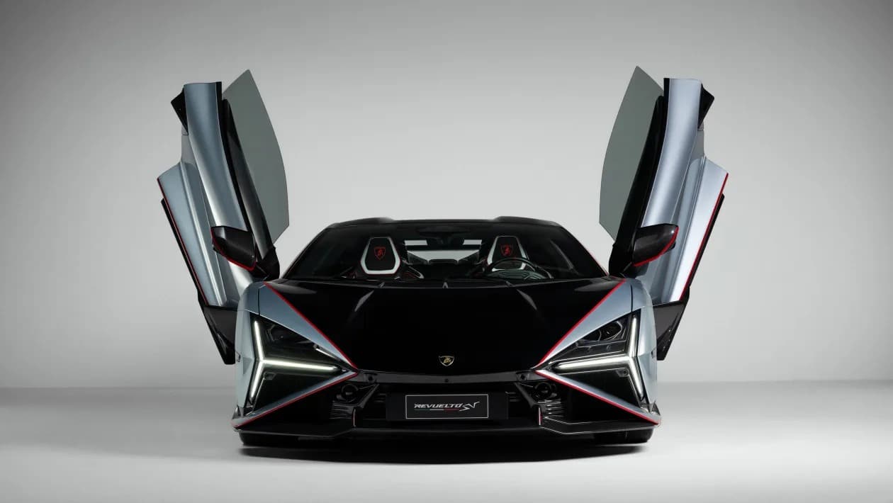 Η νέα PHEV Lamborghini Revuelto SV αποδίδει 1.050 PS και ξεπερνά τα 340 km/h