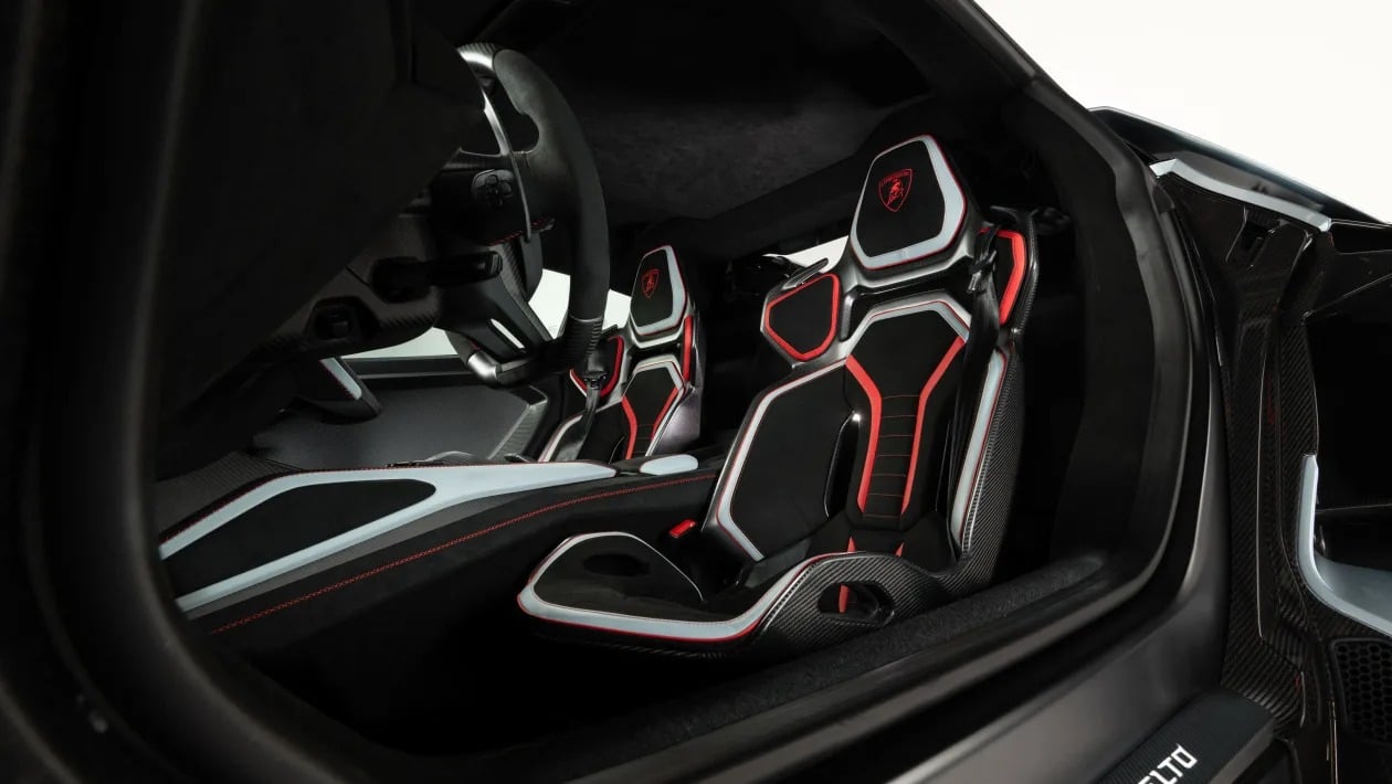 Η νέα PHEV Lamborghini Revuelto SV αποδίδει 1.050 PS και ξεπερνά τα 340 km/h