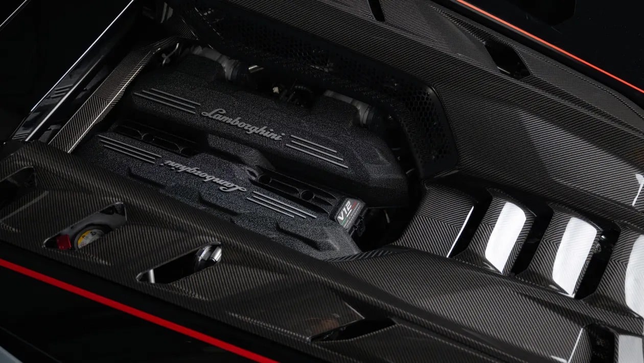 Η νέα PHEV Lamborghini Revuelto SV αποδίδει 1.050 PS και ξεπερνά τα 340 km/h