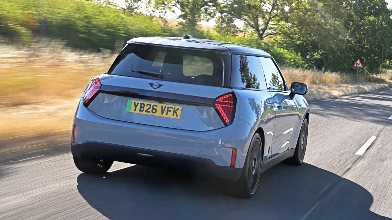 MINI Cooper Paul Smith Edition: Η βρετανική μόδα συναντά το ηλεκτρικό MINI