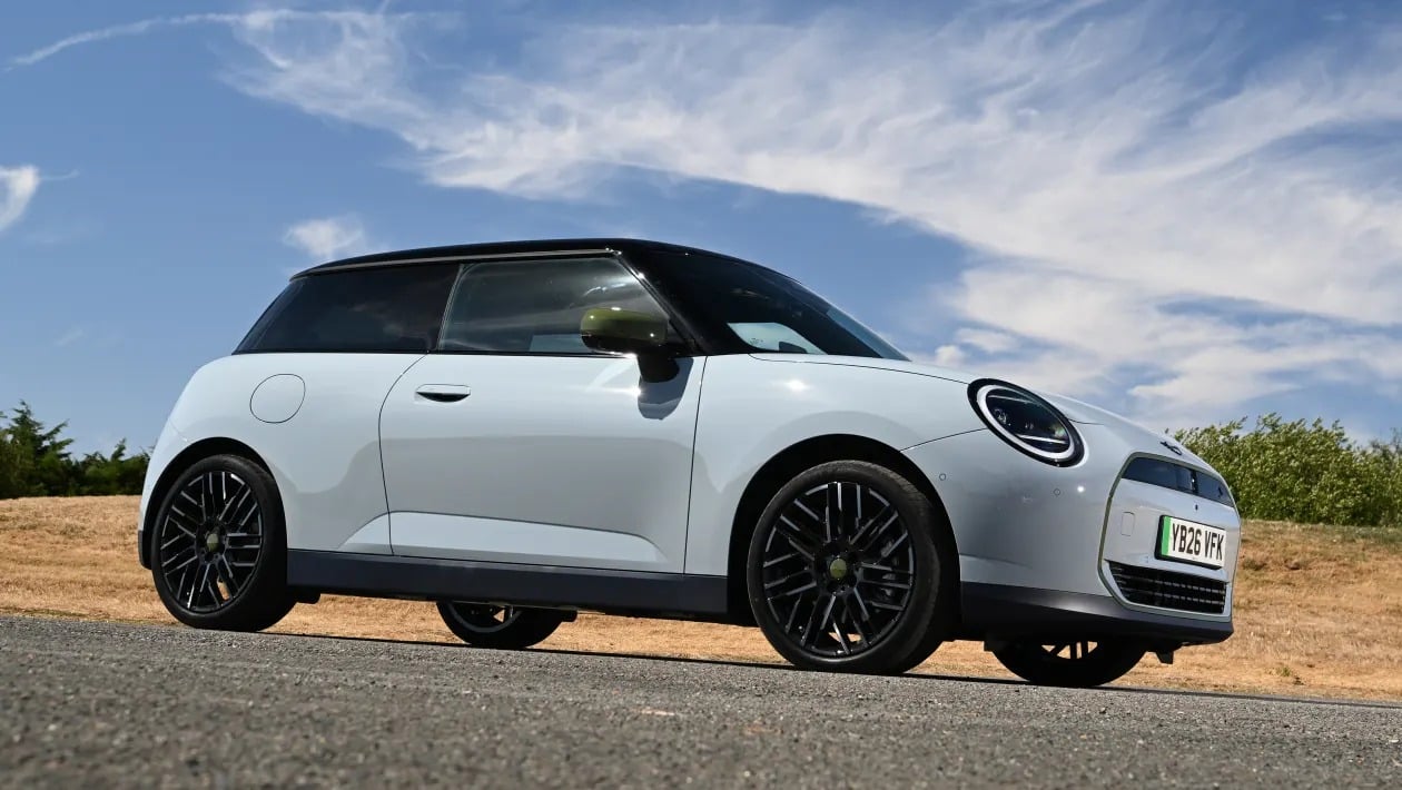 MINI Cooper Paul Smith Edition: Η βρετανική μόδα συναντά το ηλεκτρικό MINI