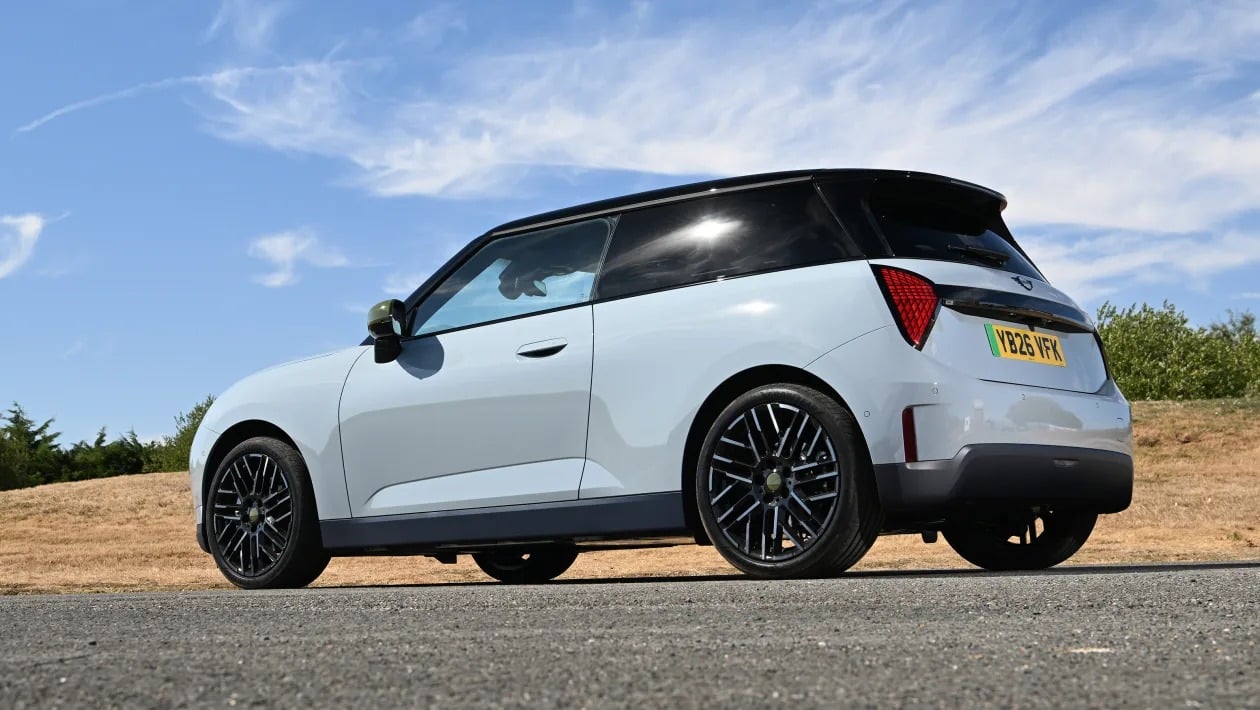 MINI Cooper Paul Smith Edition: Η βρετανική μόδα συναντά το ηλεκτρικό MINI