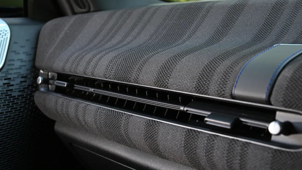 MINI Cooper Paul Smith Edition: Η βρετανική μόδα συναντά το ηλεκτρικό MINI