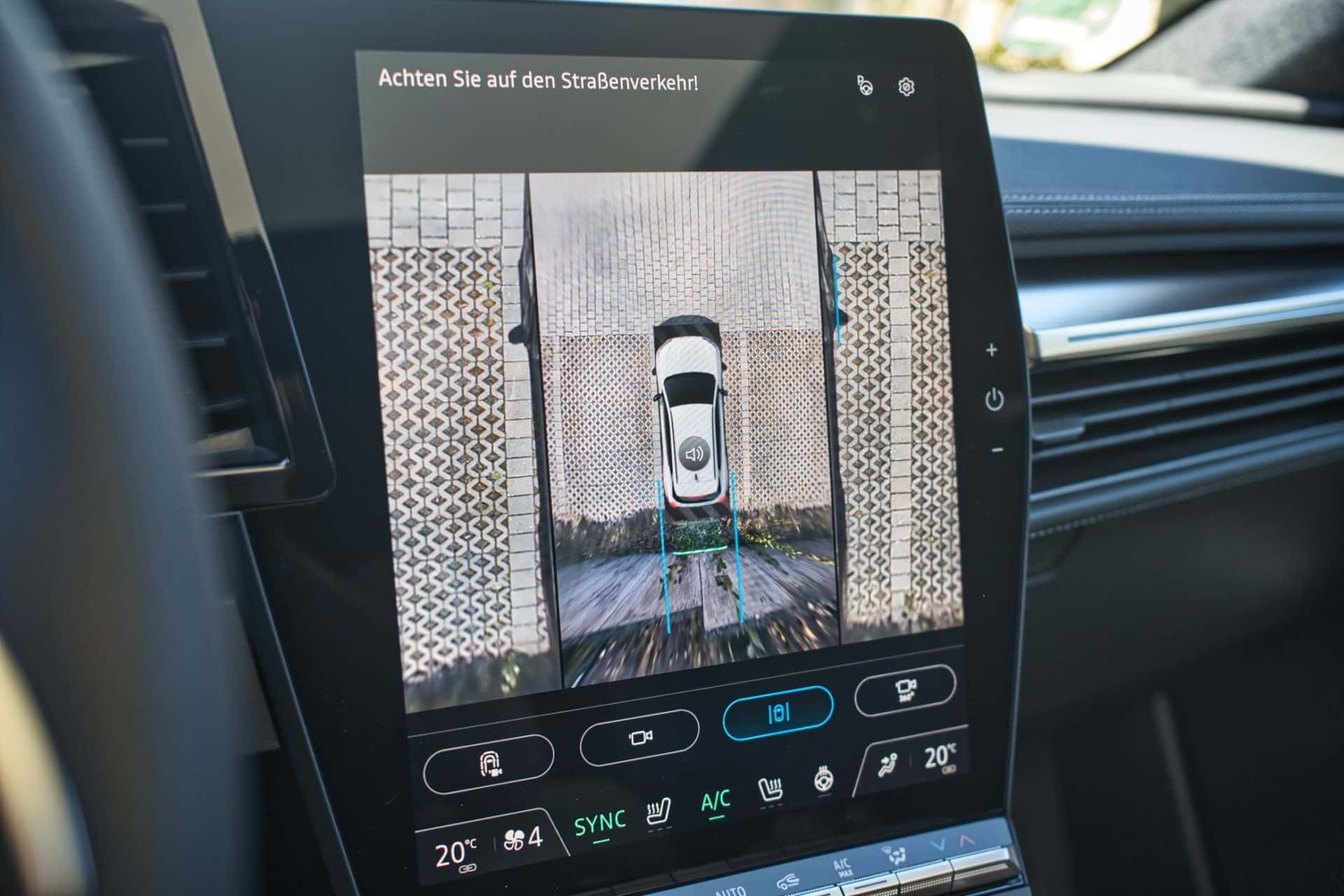 Mitsubishi Eclipse Cross EV: Το Renault Scénic έχει πλέον έναν πολύ σοβαρό αντίπαλο