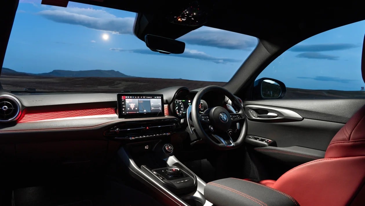 Νέα Alfa Romeo Tonale PHEV: 266 PS και εκρηκτικό ιταλικό στιλ