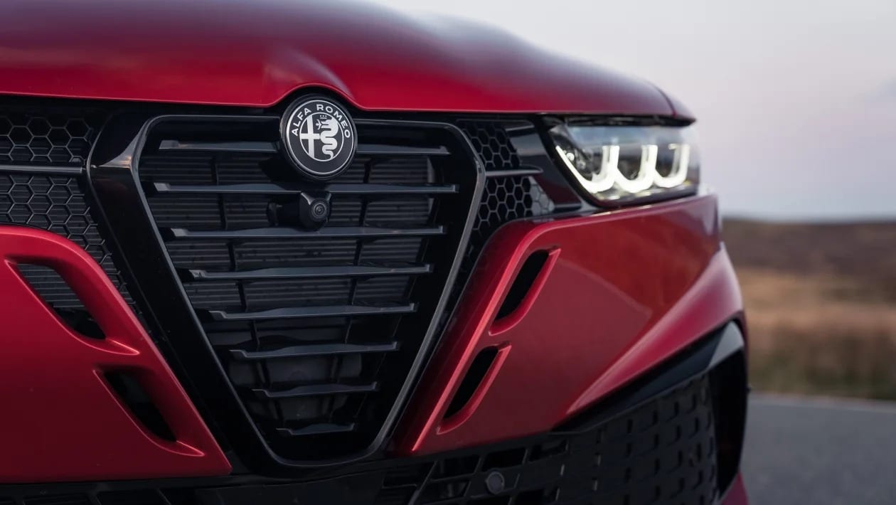 Νέα Alfa Romeo Tonale PHEV: 266 PS και εκρηκτικό ιταλικό στιλ