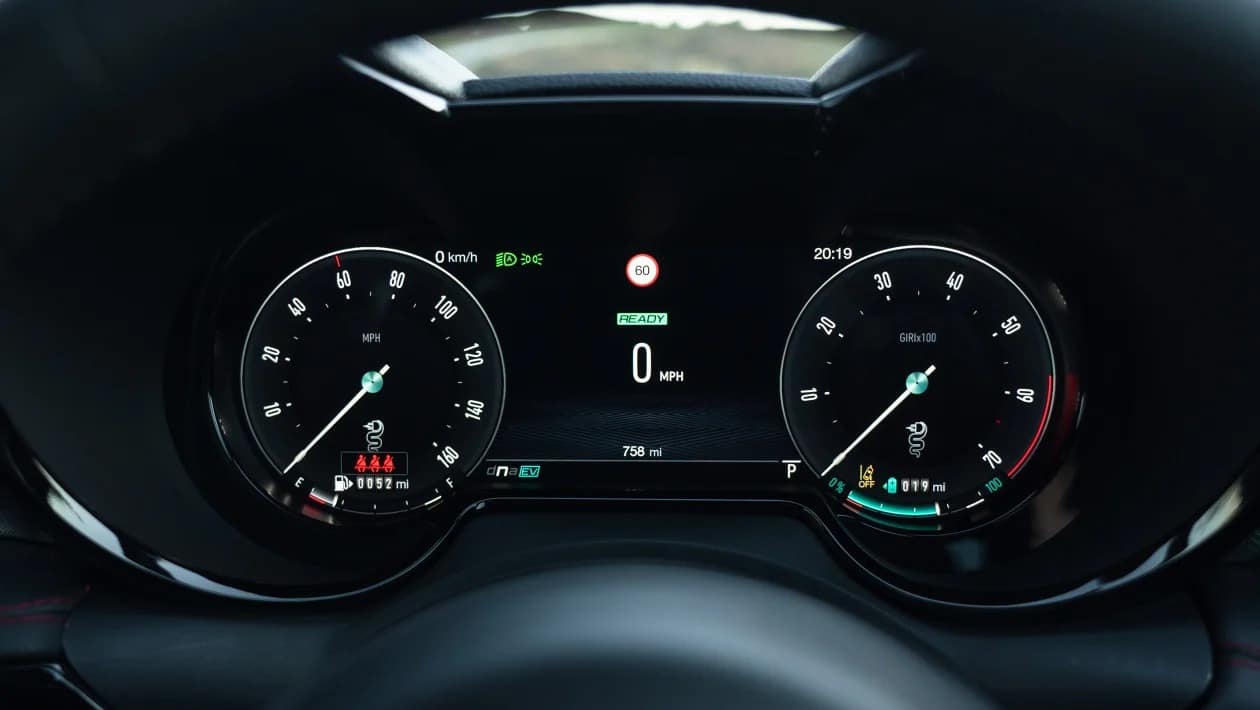Νέα Alfa Romeo Tonale PHEV: 266 PS και εκρηκτικό ιταλικό στιλ
