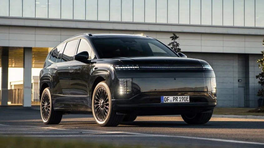 Hyundai Ioniq 9 Calligraphy Black Ink: Ο μαύρος ιππότης