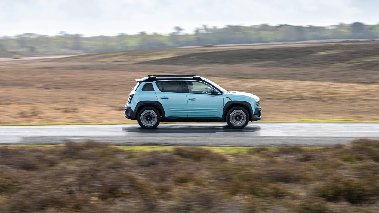 Renault 4 E-Tech: Πώς τα καταφέρνει στην καθημερινή χρήση
