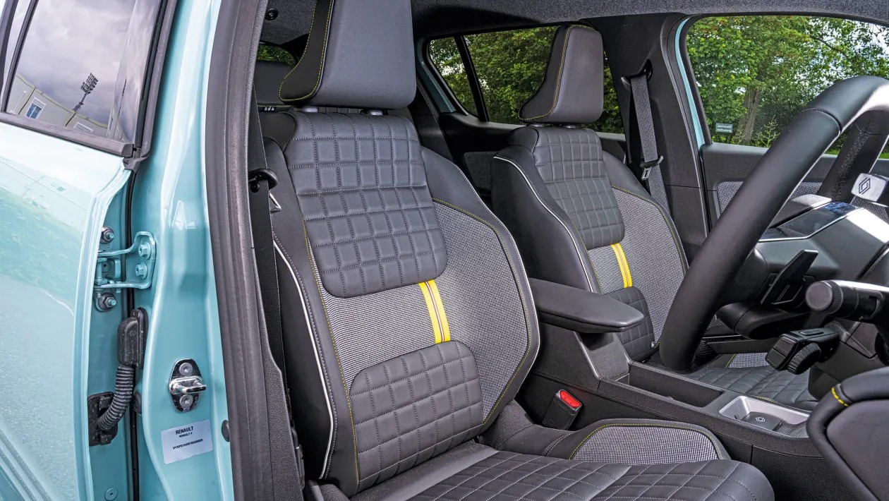 Renault 4 E-Tech: Πώς τα καταφέρνει στην καθημερινή χρήση