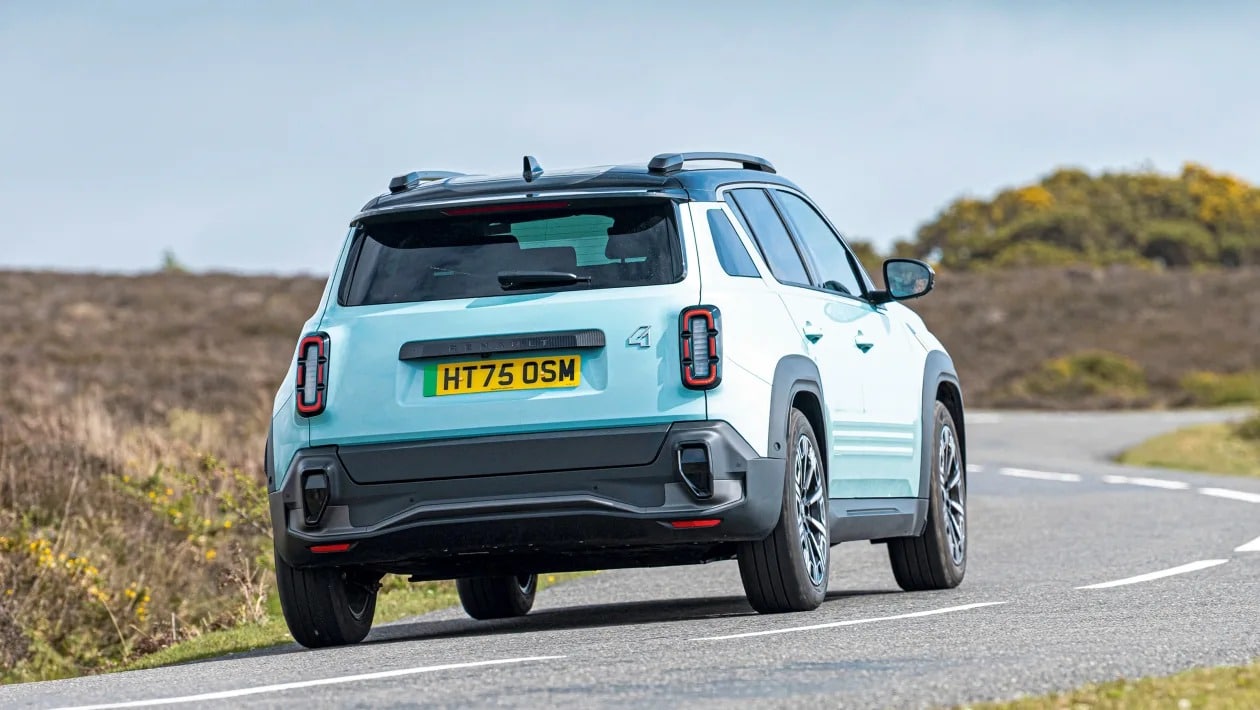 Renault 4 E-Tech: Πώς τα καταφέρνει στην καθημερινή χρήση