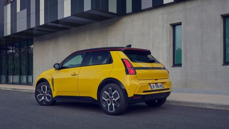 Renault 5 vs Volkswagen ID.Polo: Ποιο από τα δύο έχει τελικά το πάνω χέρι;