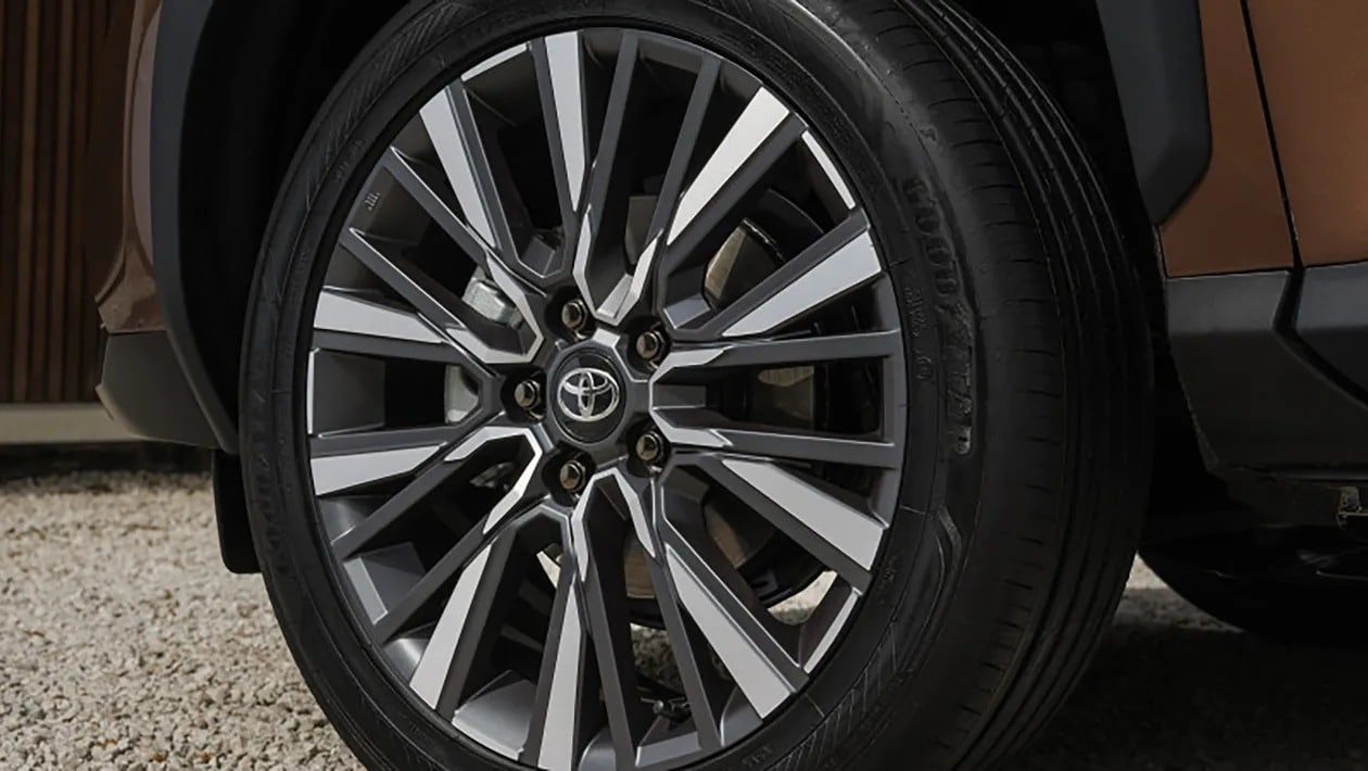 Το νέο Toyota Yaris Cross έγινε καλύτερο, χωρίς να αλλάξει τη συνταγή