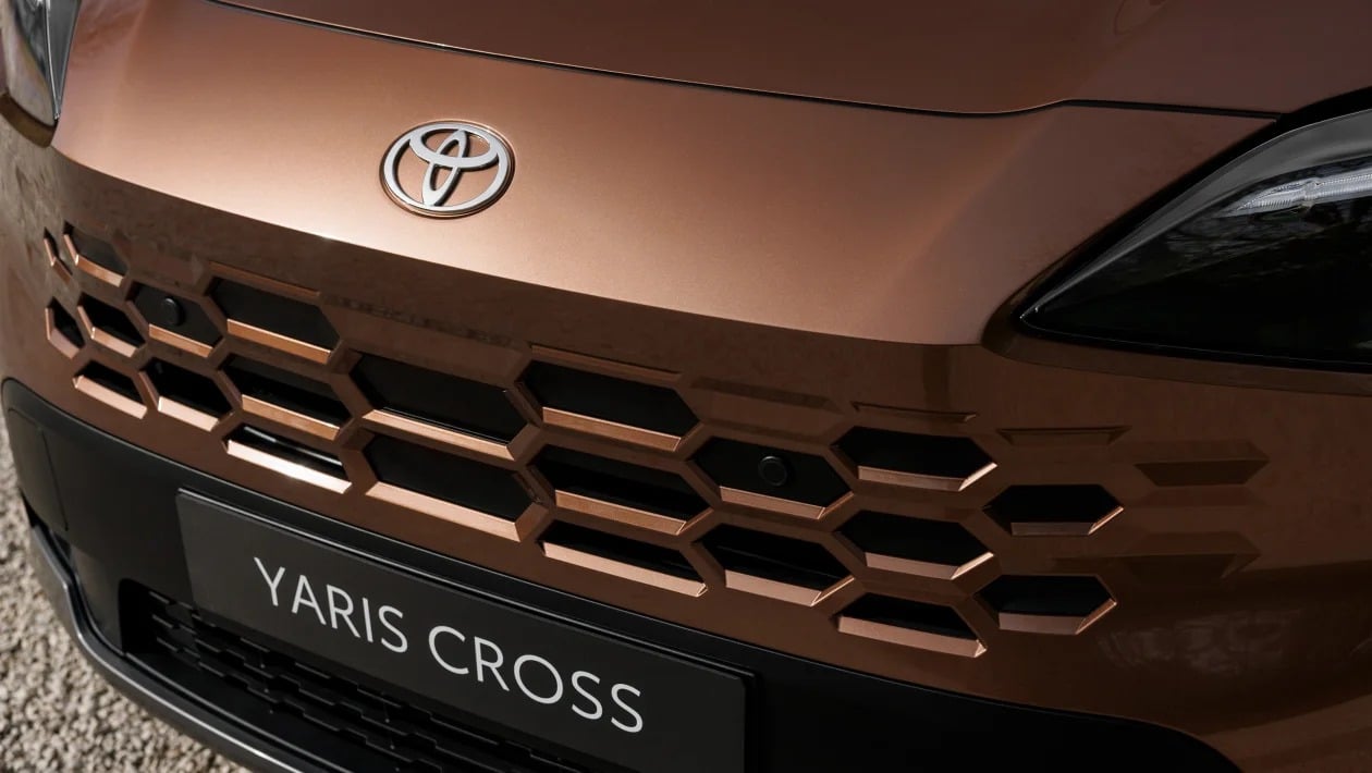 Το νέο Toyota Yaris Cross έγινε καλύτερο, χωρίς να αλλάξει τη συνταγή