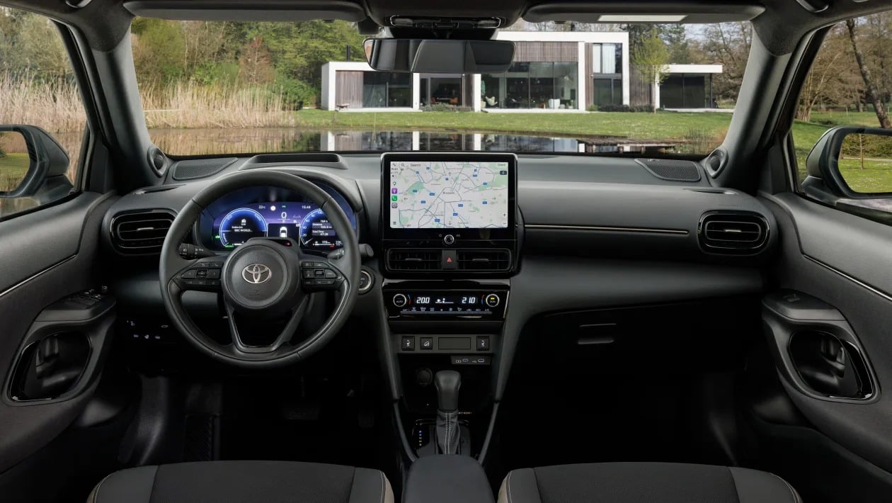 Το νέο Toyota Yaris Cross έγινε καλύτερο, χωρίς να αλλάξει τη συνταγή