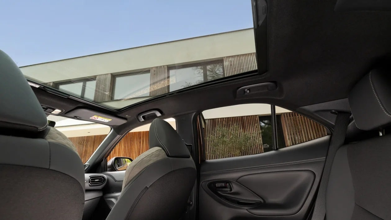 Το νέο Toyota Yaris Cross έγινε καλύτερο, χωρίς να αλλάξει τη συνταγή