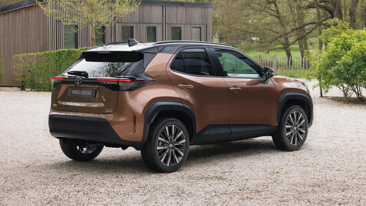 Το νέο Toyota Yaris Cross έγινε καλύτερο, χωρίς να αλλάξει τη συνταγή