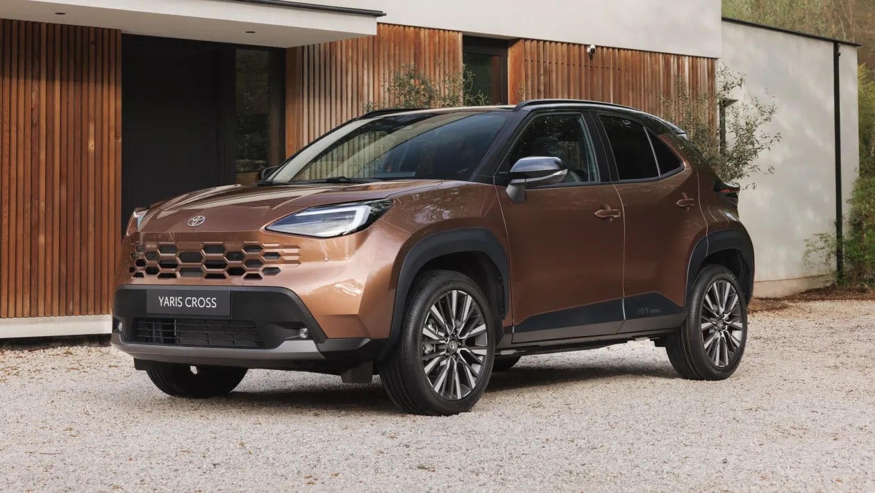 Το νέο Toyota Yaris Cross έγινε καλύτερο, χωρίς να αλλάξει τη συνταγή