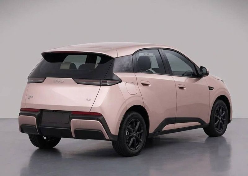 Νέο BYD Dolphin Surf: Μεγαλώνει, δυναμώνει και αποκτά τεχνολογία-έκπληξη