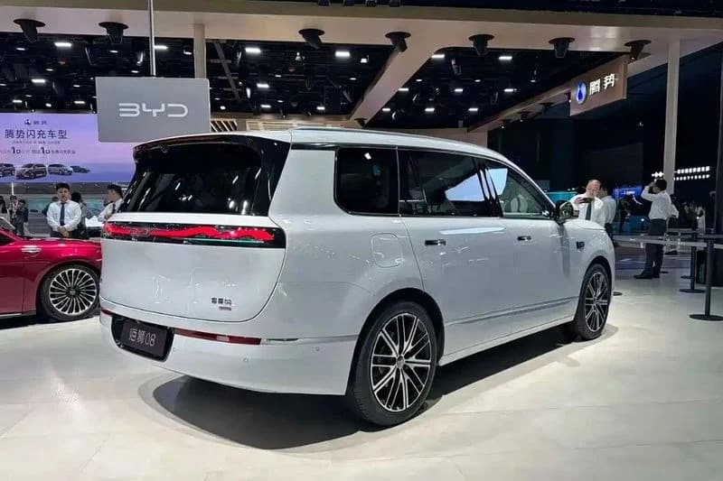 900 χλμ. αυτονομία και σχεδόν 800 PS: Η BYD φέρνει το SUV που αλλάζει τα δεδομένα