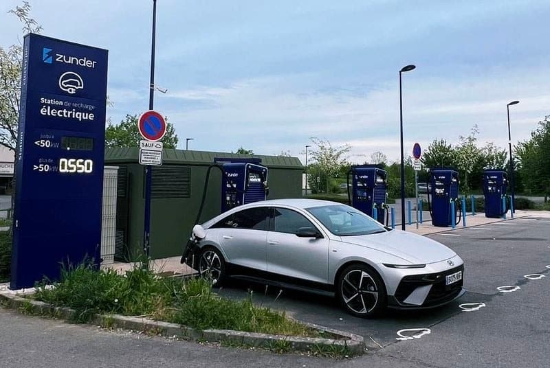 ADAC: Η φόρτιση του EV κρύβει απώλειες - Πόσο ρεύμα χάνεται στην πράξη