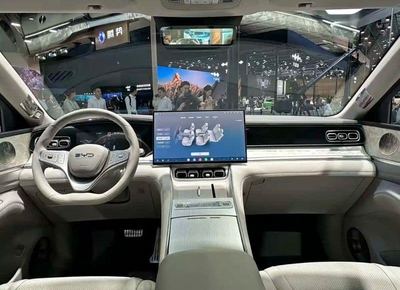 900 χλμ. αυτονομία και σχεδόν 800 PS: Η BYD φέρνει το SUV που αλλάζει τα δεδομένα