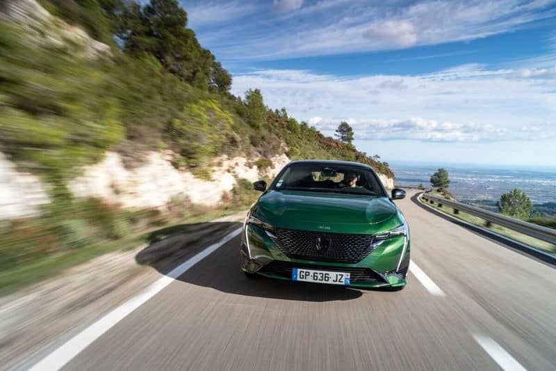 Leapmotor B05 vs Peugeot E-308: Δύο ηλεκτρικά, δύο διαφορετικές φιλοσοφίες, ένας νικητής