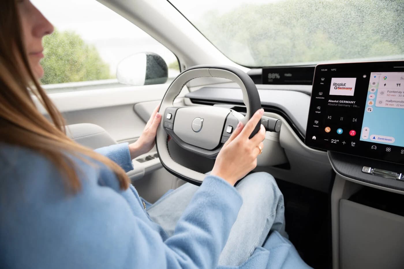 Το Volvo EX60 εντυπωσιάζει με την εκλεπτυσμένη οδήγησή του
