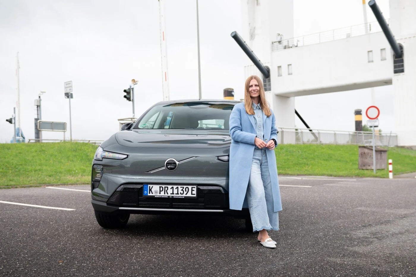 Το Volvo EX60 εντυπωσιάζει με την εκλεπτυσμένη οδήγησή του