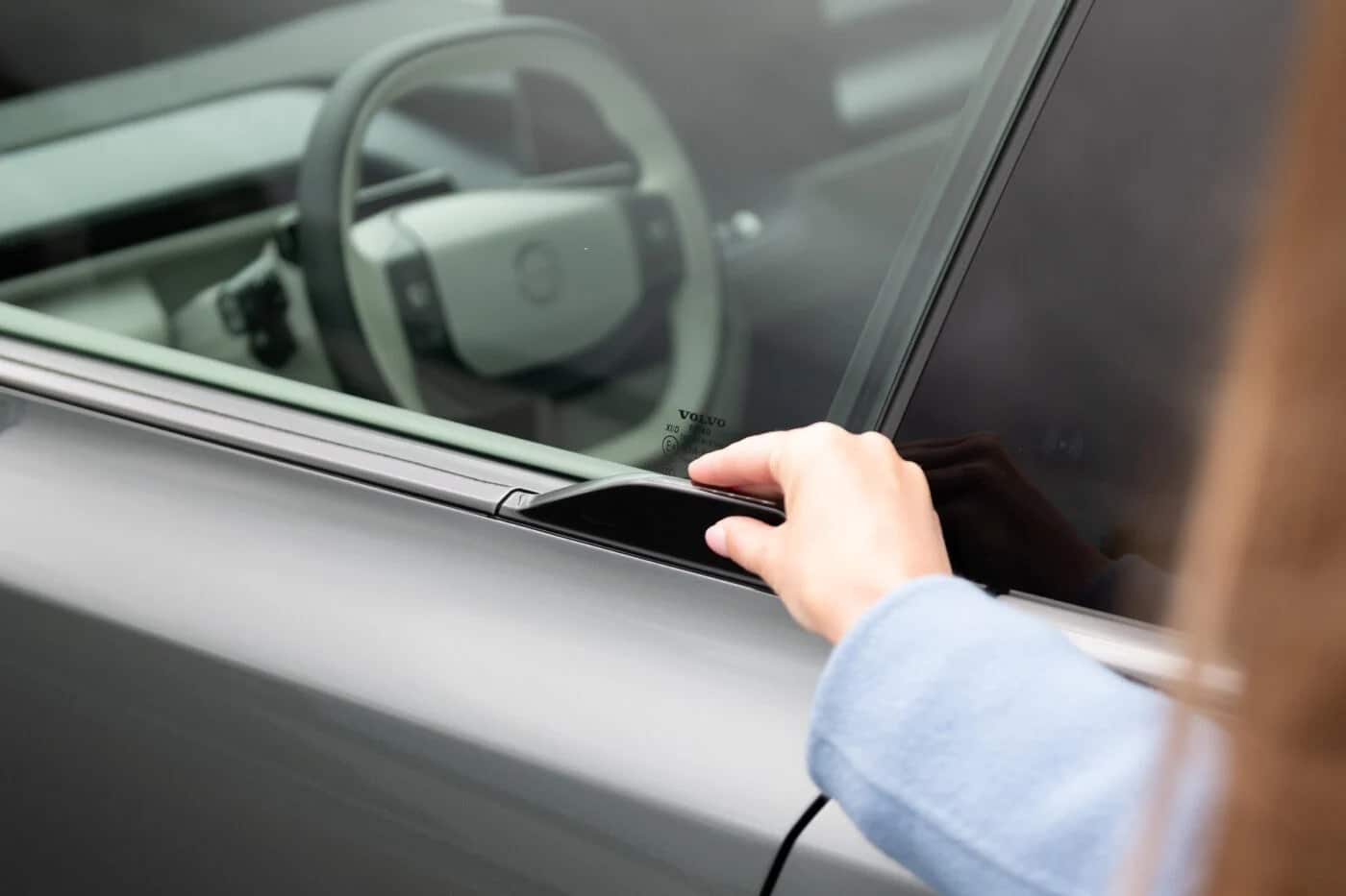 Το Volvo EX60 εντυπωσιάζει με την εκλεπτυσμένη οδήγησή του
