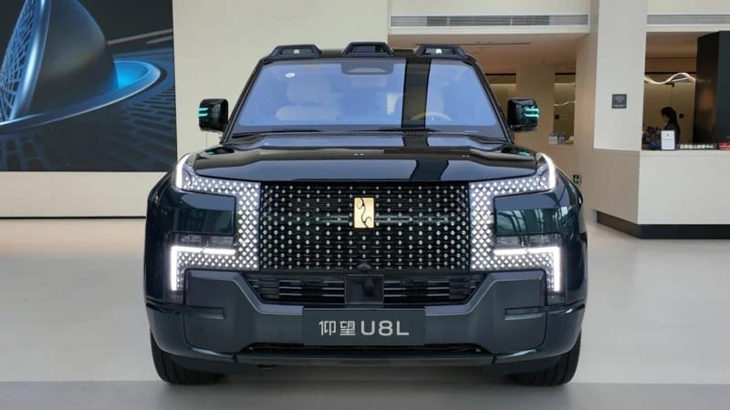 Το SUV της BYD που κοστίζει €223.000 και ρίχνει το γάντι στην Rolls-Royce