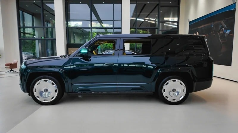 Το SUV της BYD που κοστίζει €223.000 και ρίχνει το γάντι στην Rolls-Royce