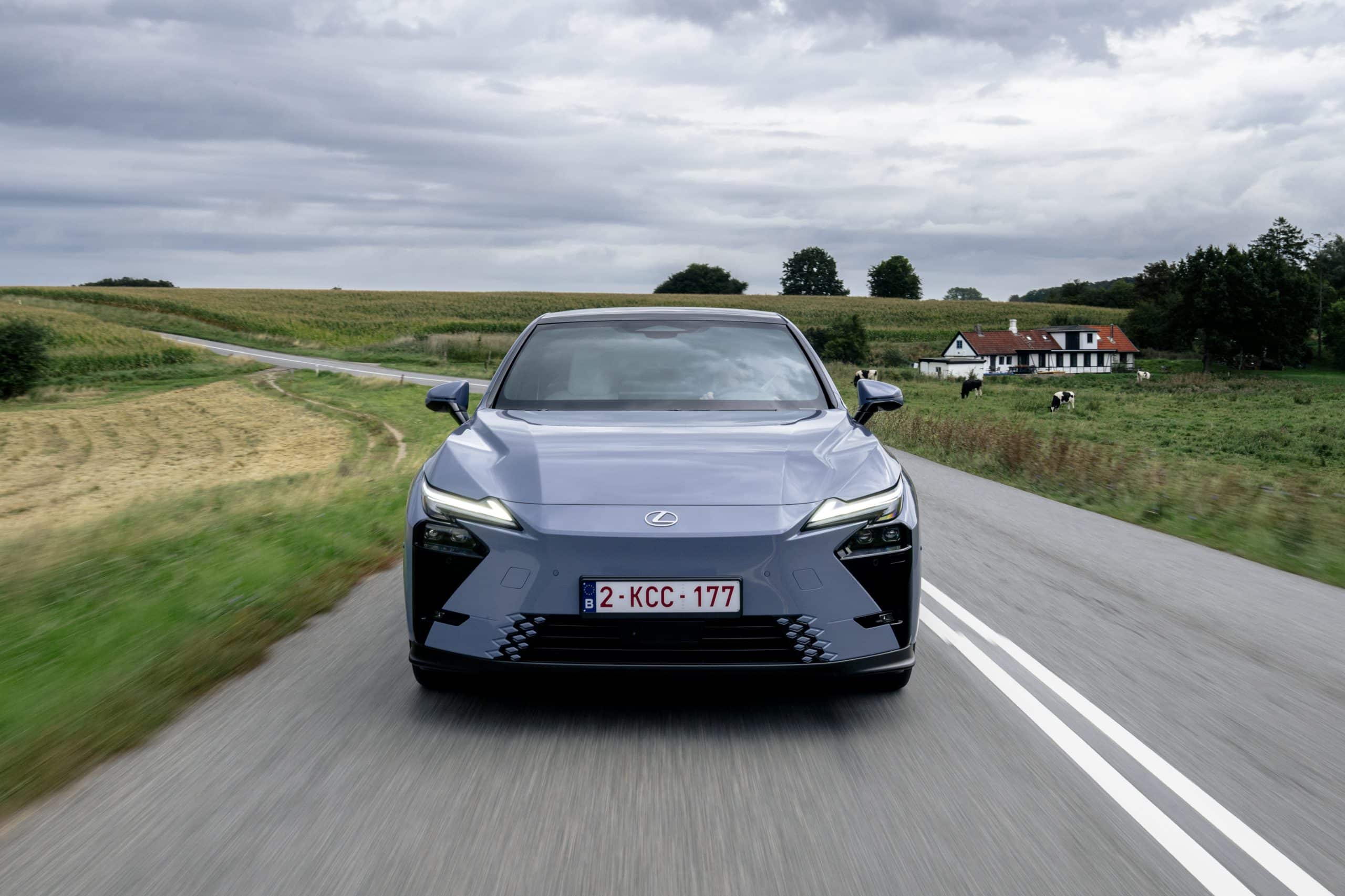 Νέο Lexus ES 350e: Η ηλεκτρική λιμουζίνα της Lexus αποκαλύπτει τα δυνατά της χαρτιά
