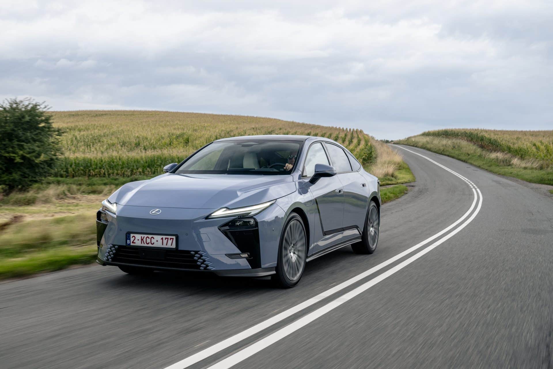 Νέο Lexus ES 350e: Η ηλεκτρική λιμουζίνα της Lexus αποκαλύπτει τα δυνατά της χαρτιά