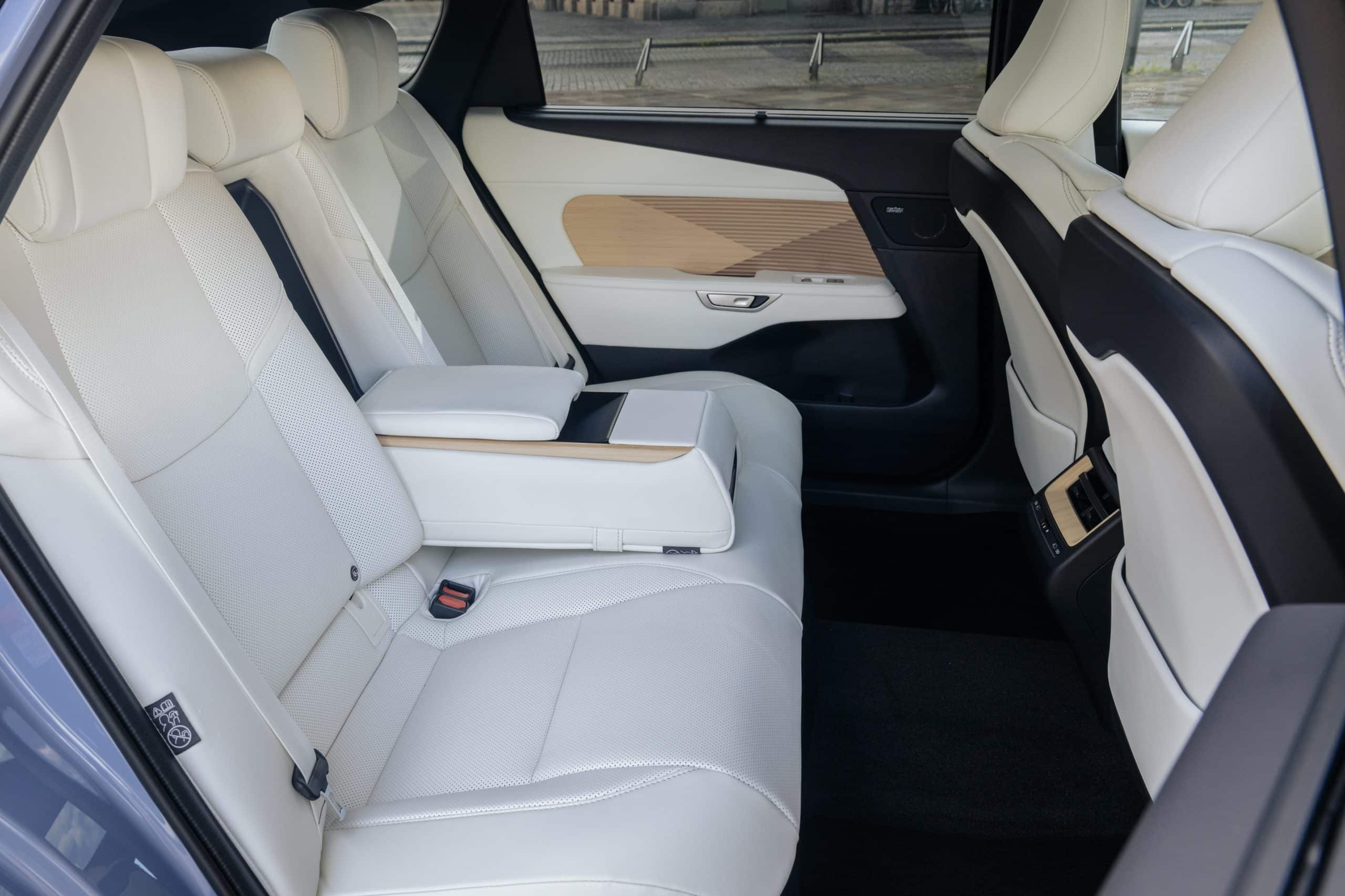 Νέο Lexus ES 350e: Η ηλεκτρική λιμουζίνα της Lexus αποκαλύπτει τα δυνατά της χαρτιά