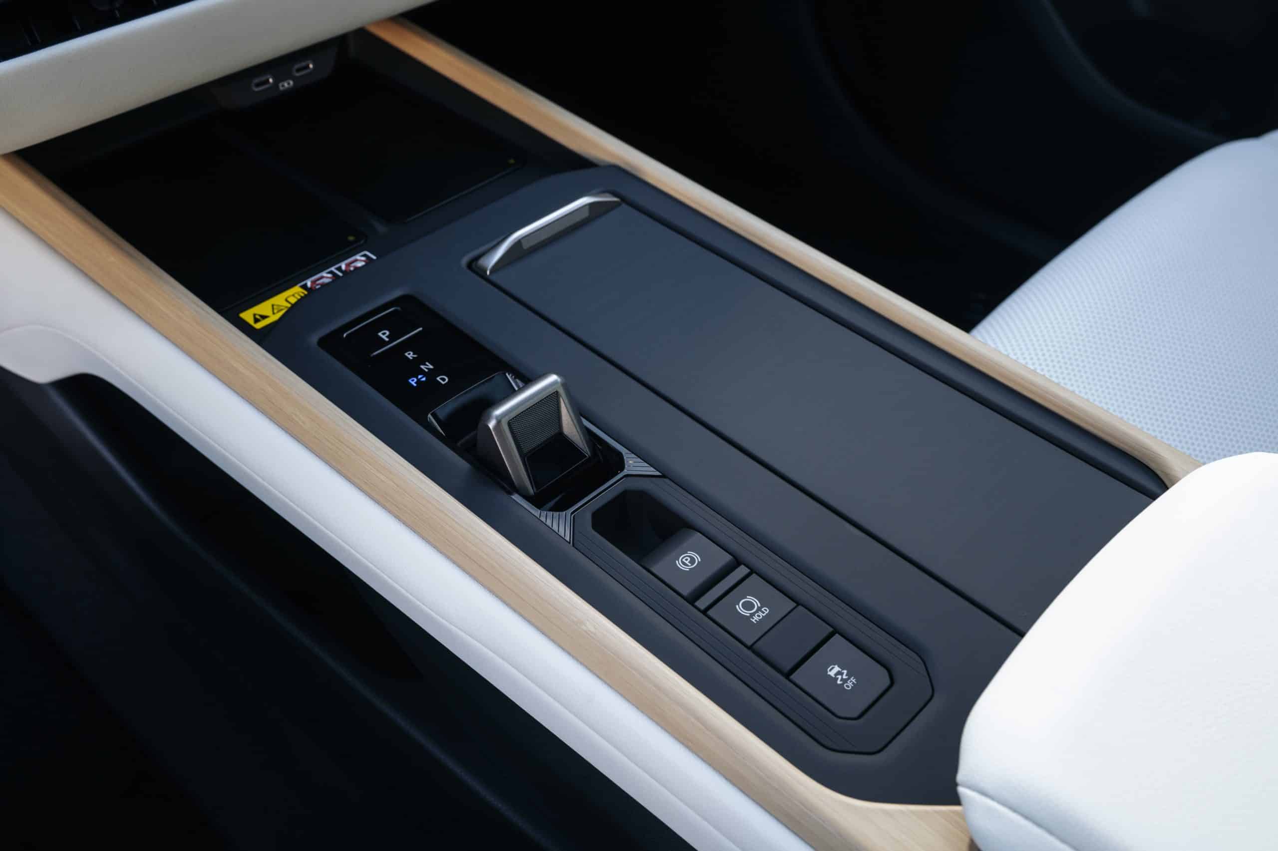 Νέο Lexus ES 350e: Η ηλεκτρική λιμουζίνα της Lexus αποκαλύπτει τα δυνατά της χαρτιά