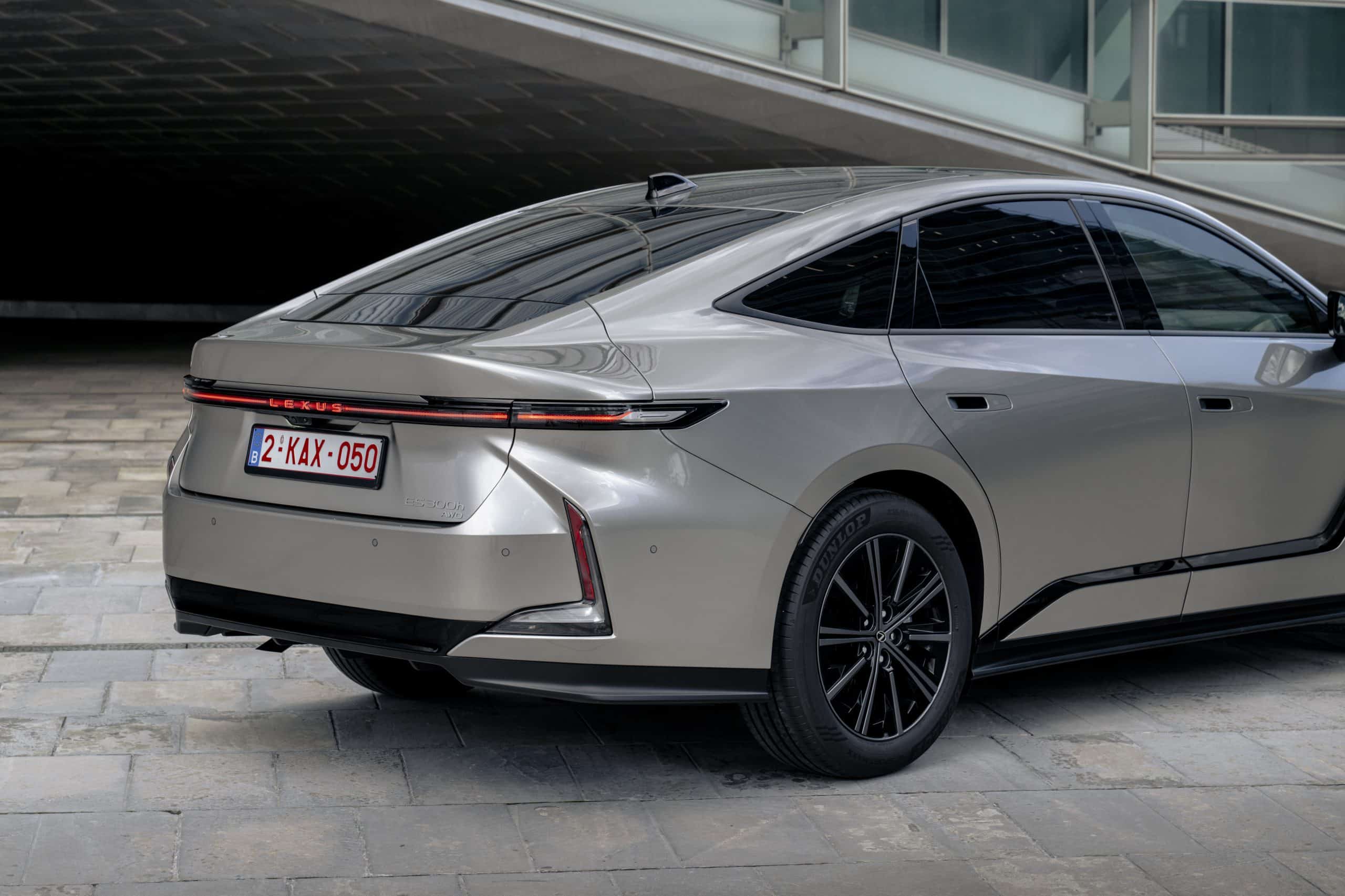 Νέο Lexus ES 350e: Η ηλεκτρική λιμουζίνα της Lexus αποκαλύπτει τα δυνατά της χαρτιά