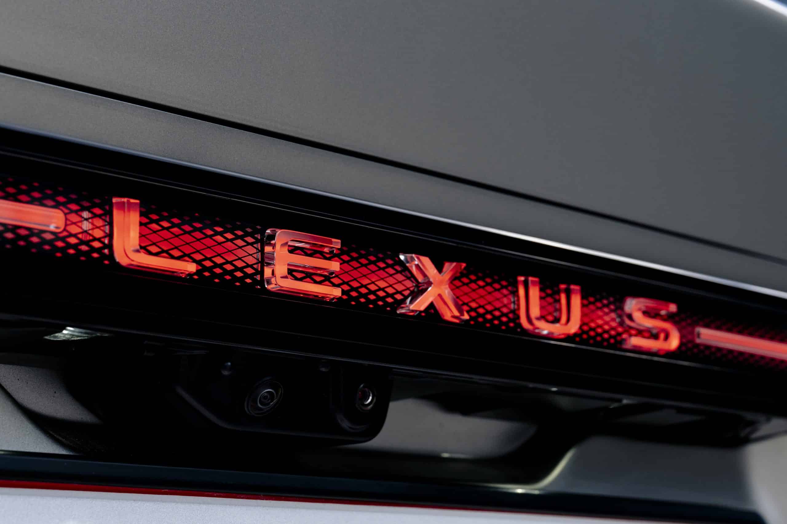 Νέο Lexus ES 350e: Η ηλεκτρική λιμουζίνα της Lexus αποκαλύπτει τα δυνατά της χαρτιά