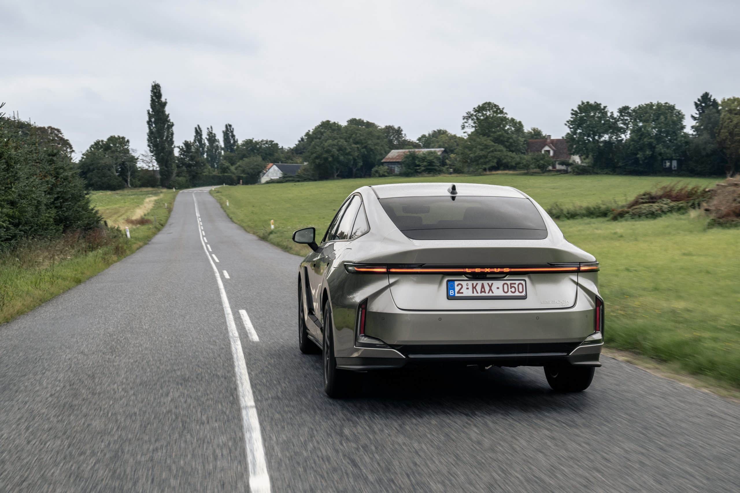 Νέο Lexus ES 350e: Η ηλεκτρική λιμουζίνα της Lexus αποκαλύπτει τα δυνατά της χαρτιά