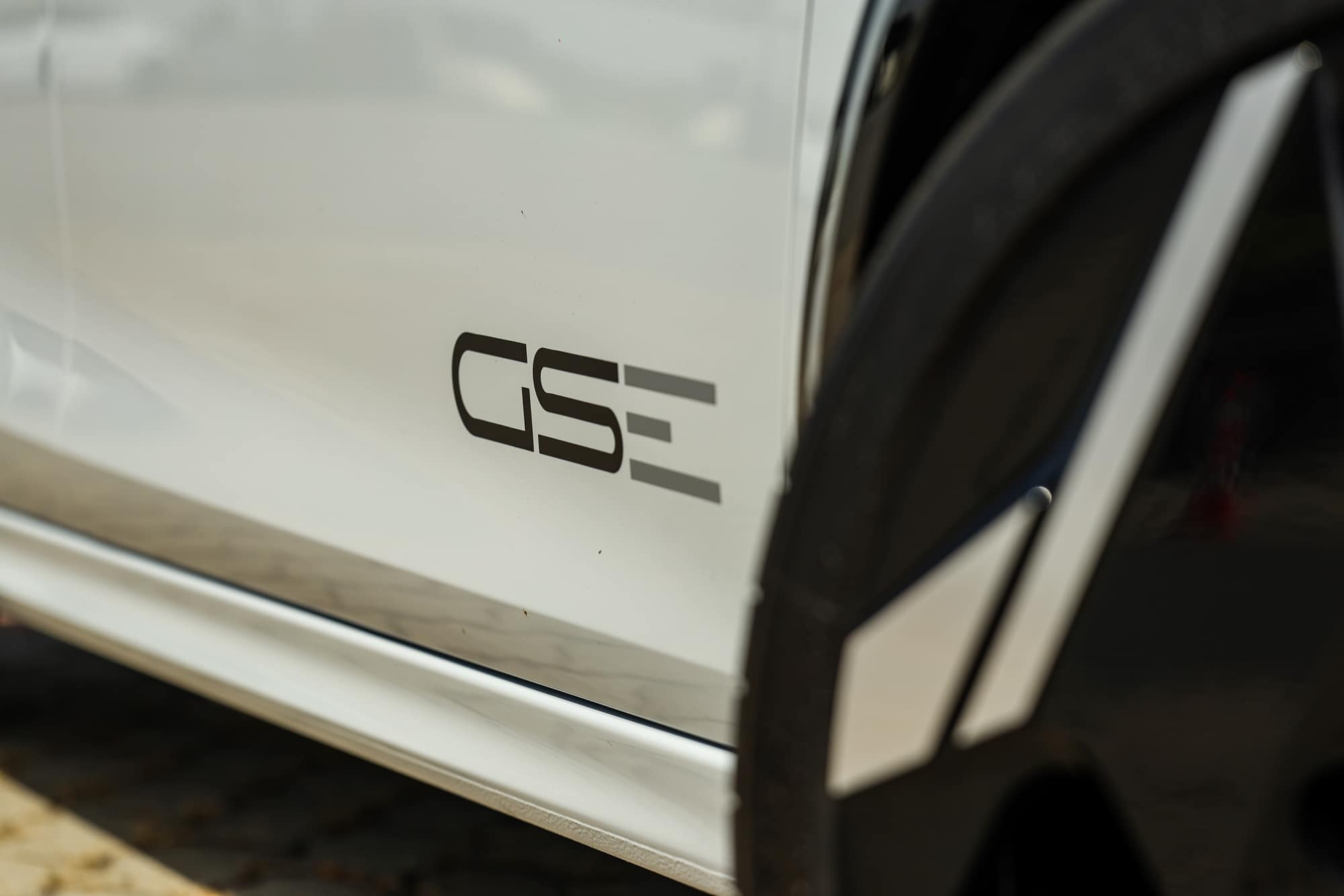 Opel Corsa GSE: Είναι καλύτερο το φθηνότερο «ξαδέρφι» του Peugeot e-208 GTi;