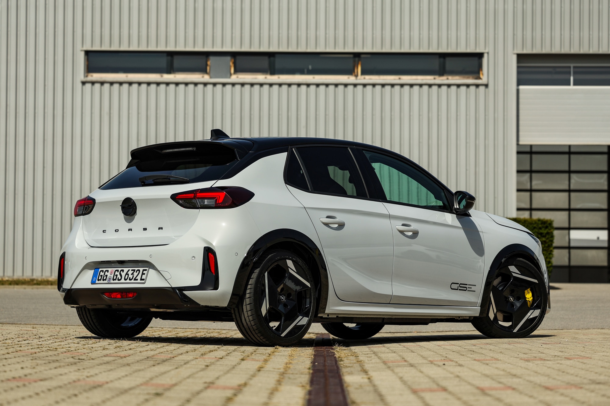 Opel Corsa GSE: Είναι καλύτερο το φθηνότερο «ξαδέρφι» του Peugeot e-208 GTi;