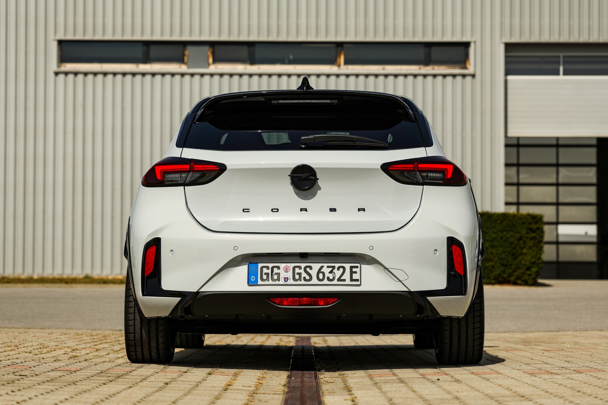 Opel Corsa GSE: Είναι καλύτερο το φθηνότερο «ξαδέρφι» του Peugeot e-208 GTi;