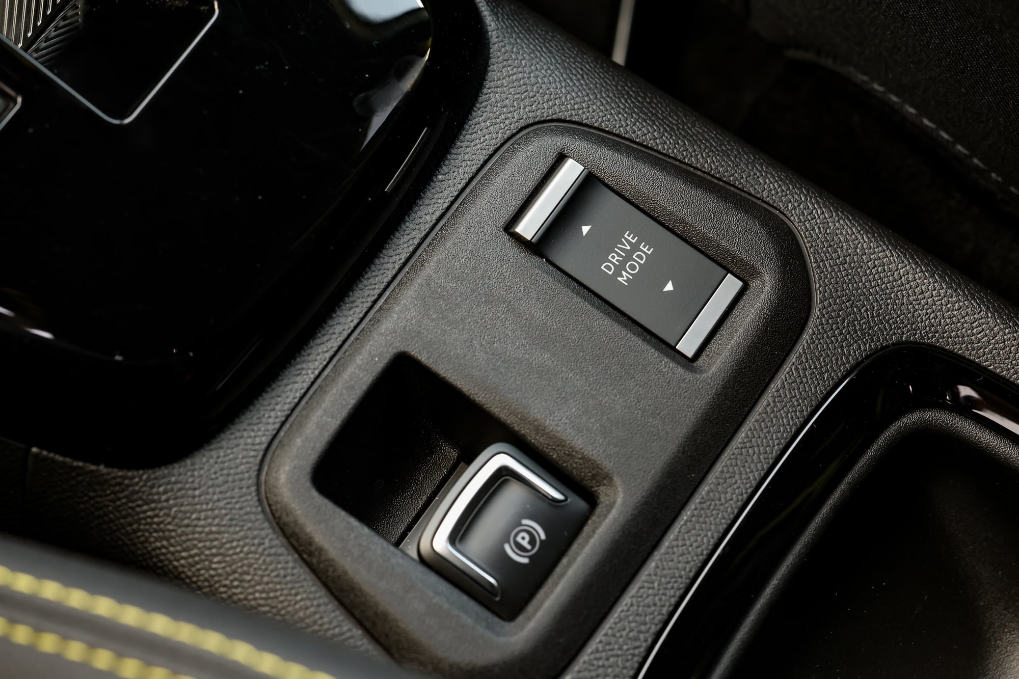 Opel Corsa GSE: Είναι καλύτερο το φθηνότερο «ξαδέρφι» του Peugeot e-208 GTi;