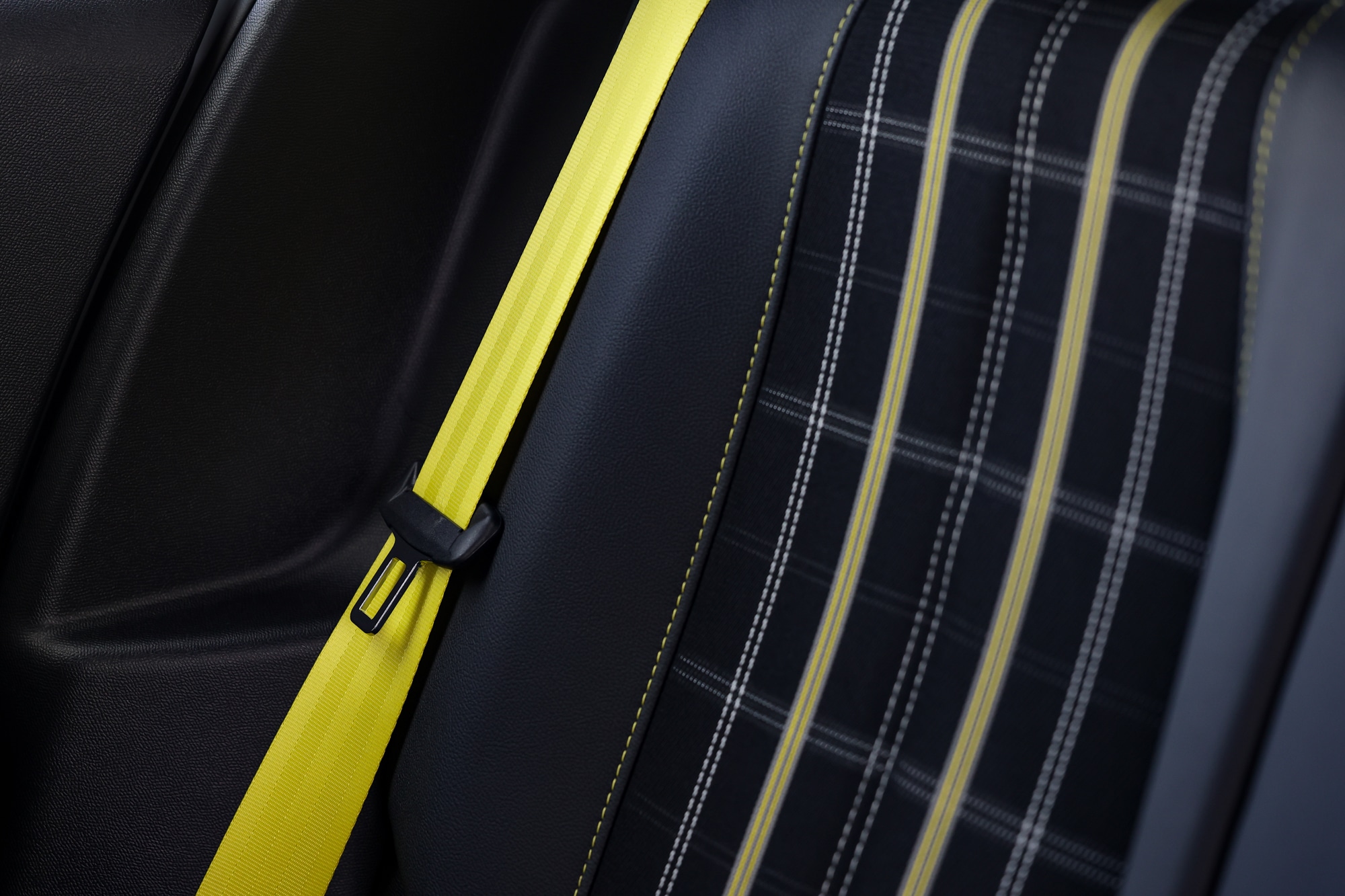 Opel Corsa GSE: Είναι καλύτερο το φθηνότερο «ξαδέρφι» του Peugeot e-208 GTi;