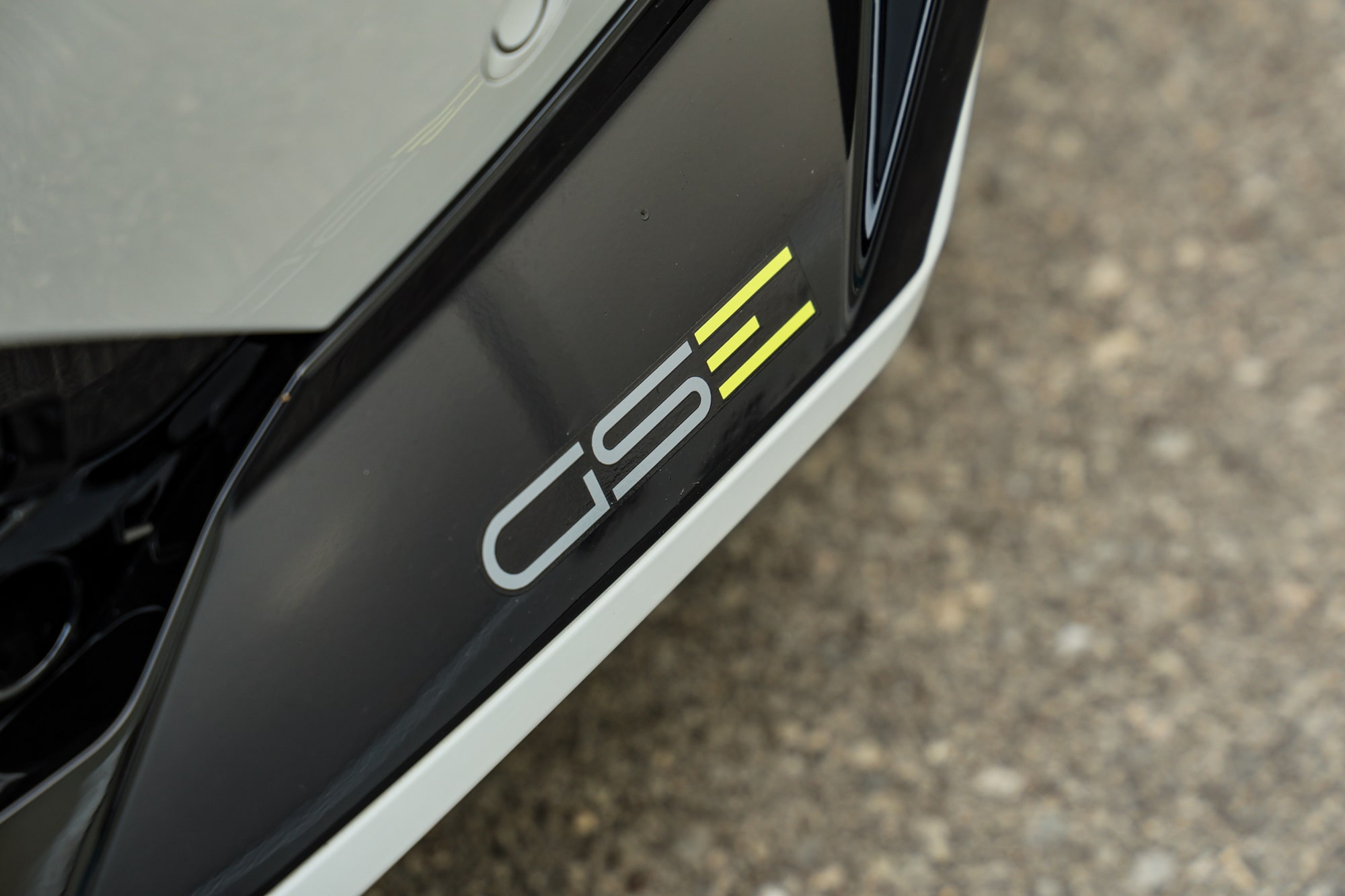 Opel Corsa GSE: Είναι καλύτερο το φθηνότερο «ξαδέρφι» του Peugeot e-208 GTi;