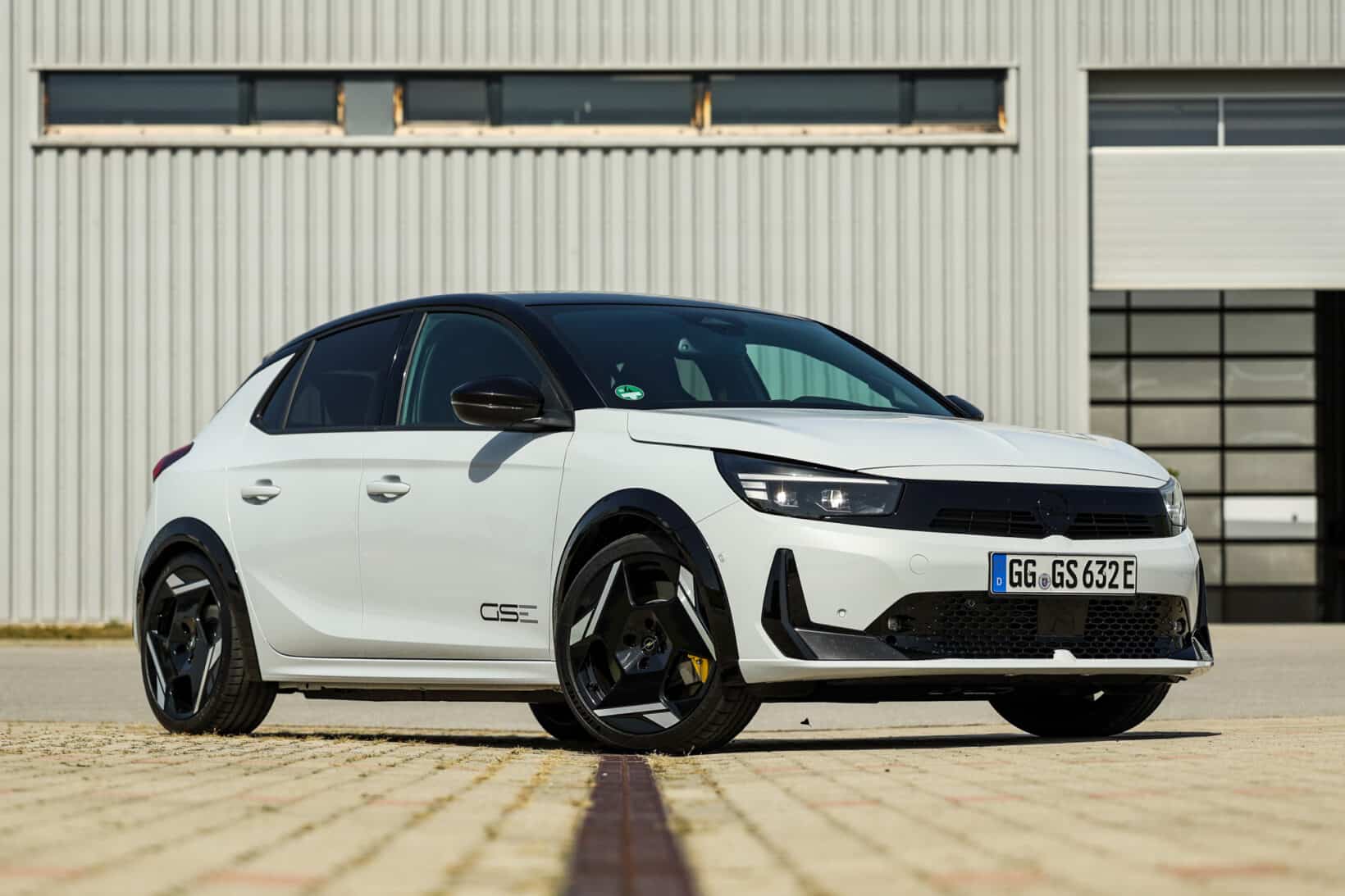 Opel Corsa GSE: Είναι καλύτερο το φθηνότερο «ξαδέρφι» του Peugeot e-208 GTi;