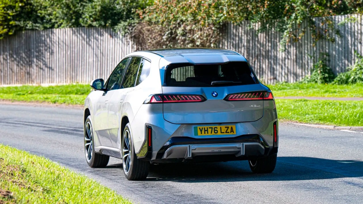 BMW iX3 40 M Sport 2026: Η «μικρή» έκδοση που τα σπάει